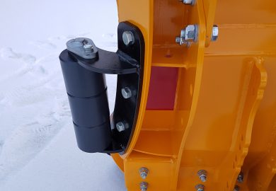 Support rollers protect the moldboard