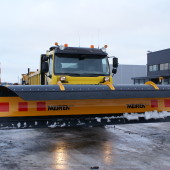 Skärhållare av polyuretan borgar för ett jämnt marktryck och skyddar belysningen i start- och landningsbanor mot skador.