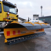 Clean the runways in airport with Meiren snoplow LES 03