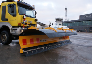 Clean the runways in airport with Meiren snoplow LES 03